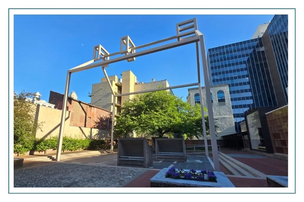 Steel "ghost structure" of the home where Benjamin Franklin lived from 173 - 1790.