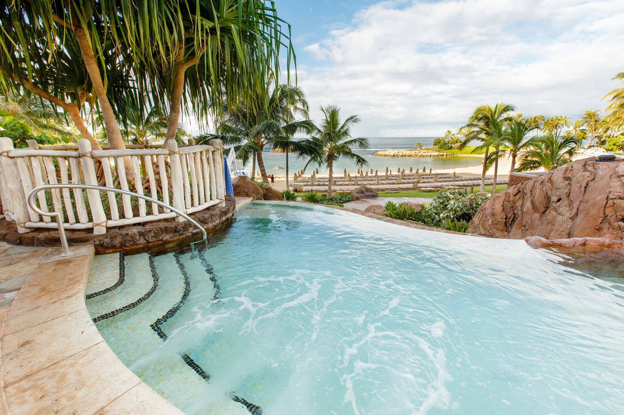 A whirpool at a resort with an infinity edge overlooking the beach and ocean
