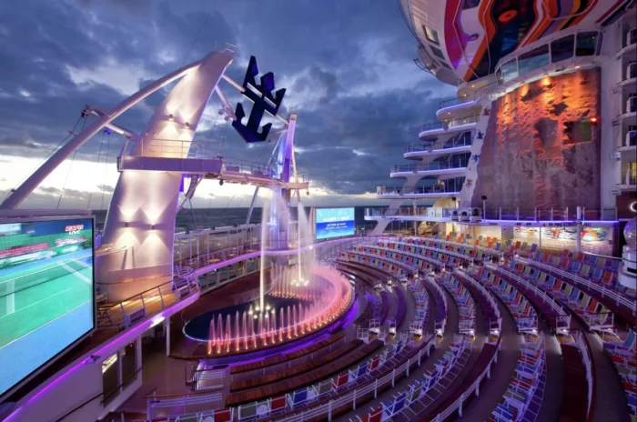 Aqua Theater on Wonder of the Seas